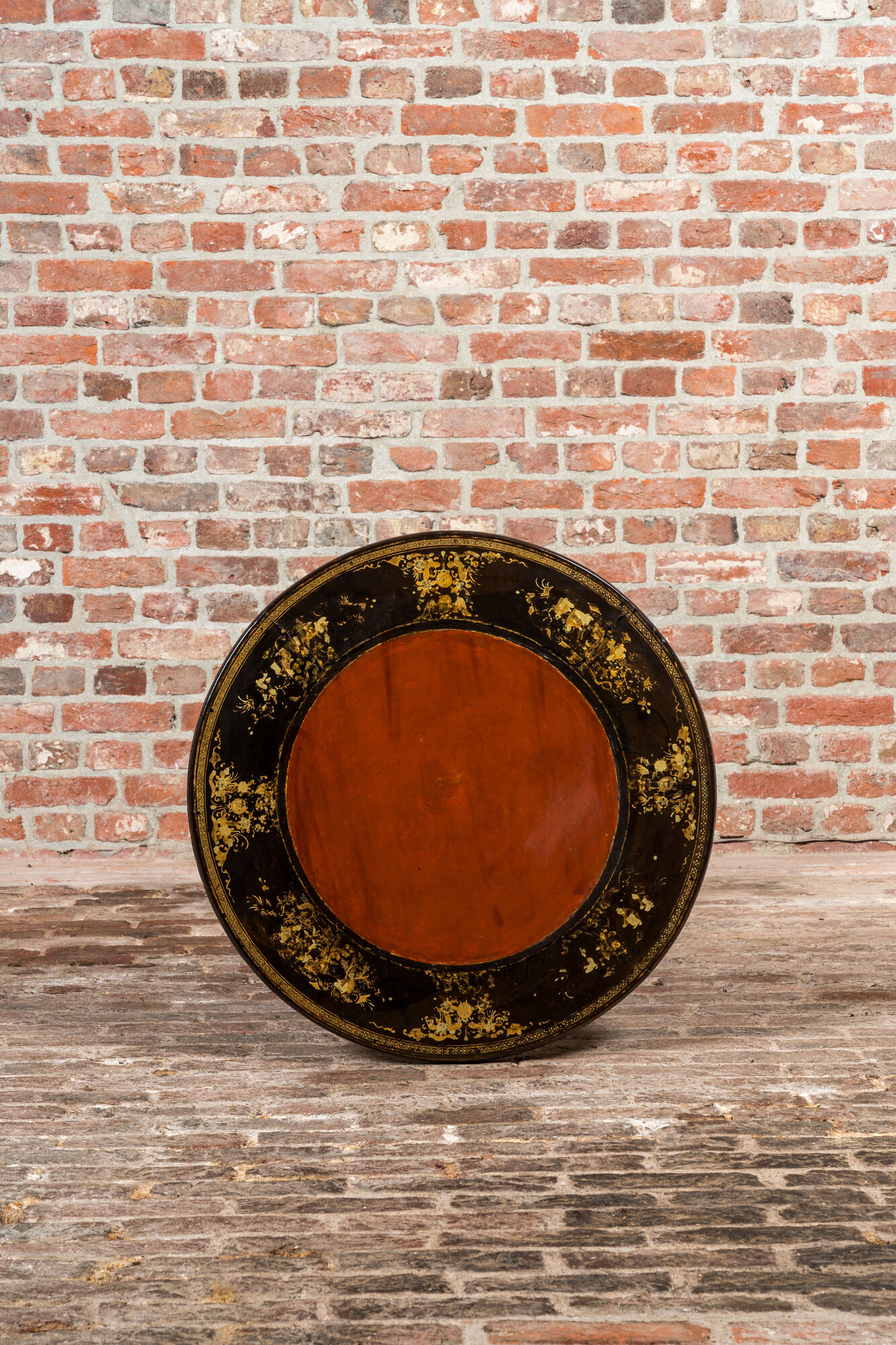 A black lacquered and gilt chinoiserie side table, 20th C. - Image 2 of 2