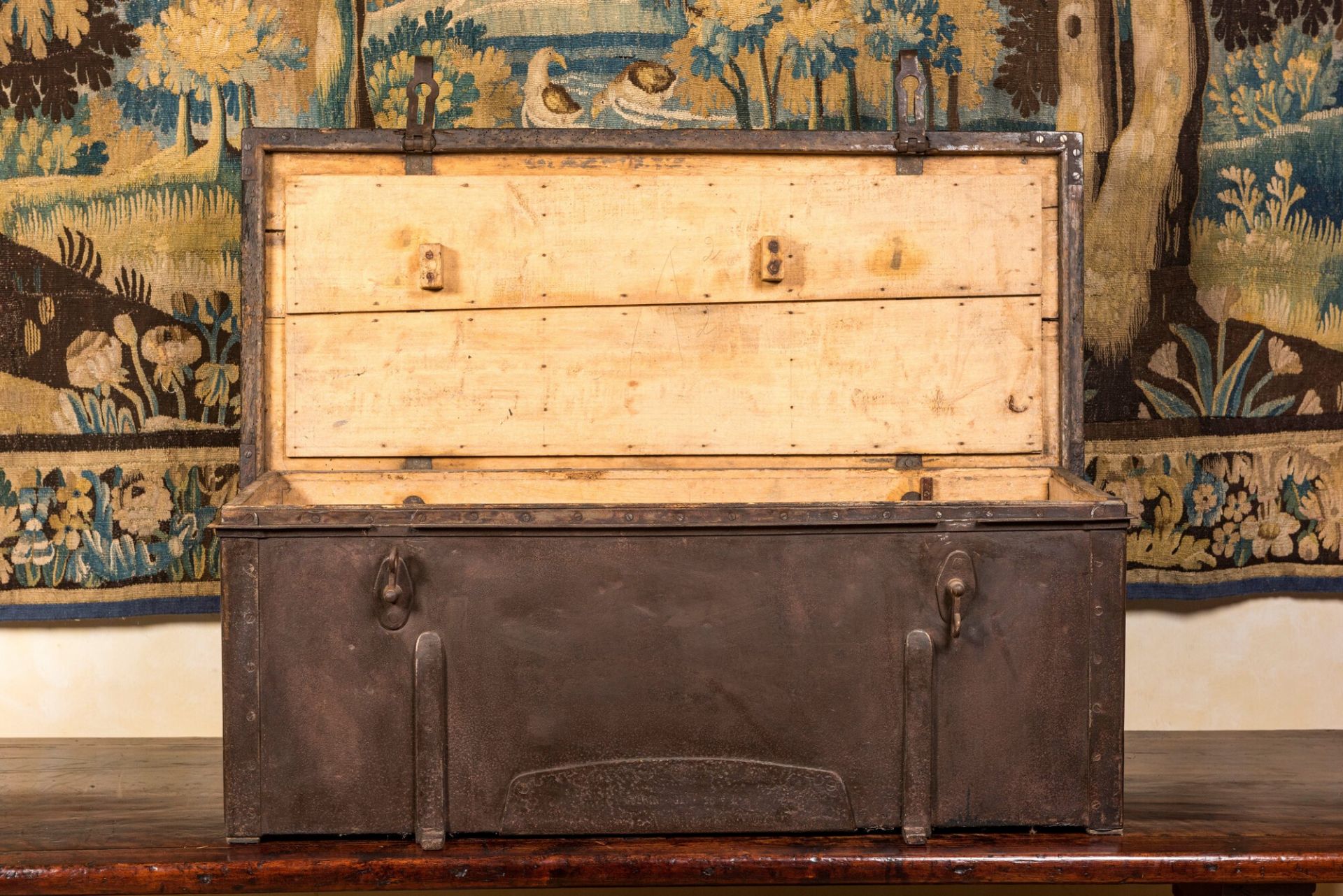 An iron chest with wooden interior, 18th C. - Bild 2 aus 5