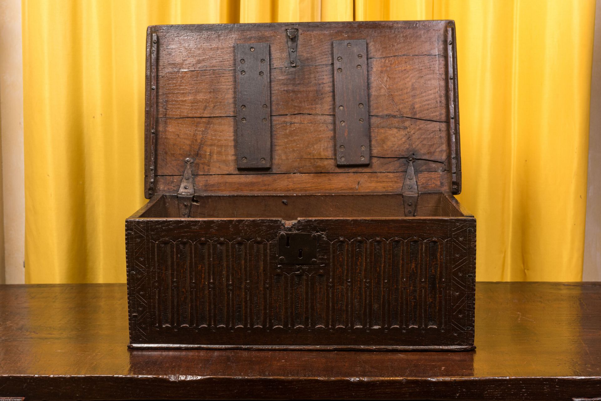 A wooden chest, 17th C. - Bild 2 aus 4