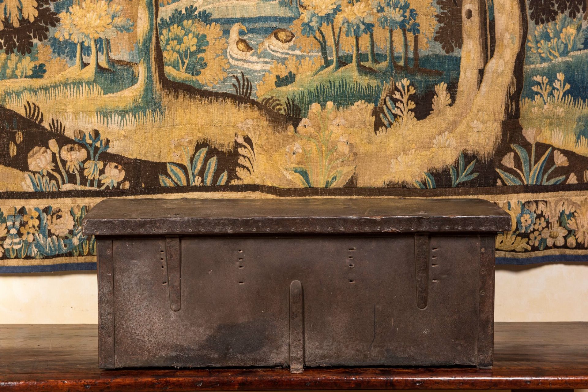 An iron chest with wooden interior, 18th C. - Bild 5 aus 5