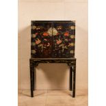 An English lacquered and painted chinoiserie cabinet on stand, 19th C.