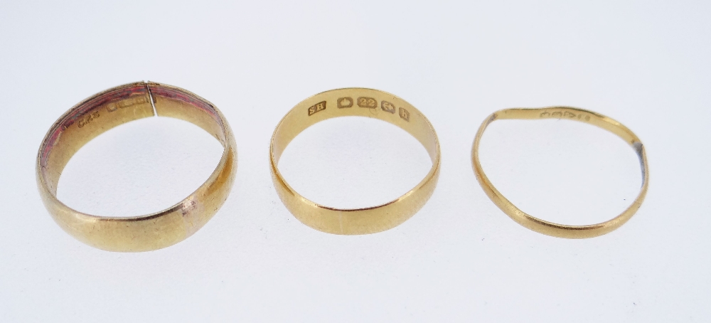 THREE 22CT GOLD PLAIN WEDDING BANDS, 8.0gms overall (3) Provenance: deceased estate Powys, consigned