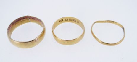THREE 22CT GOLD PLAIN WEDDING BANDS, 8.0gms overall (3) Provenance: deceased estate Powys, consigned