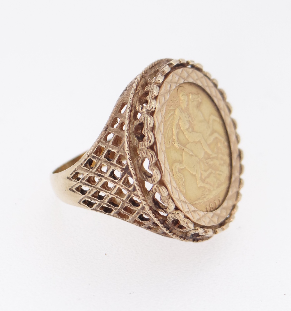 GEORGE V GOLD HALF SOVEREIGN RING, 1911, in 9ct gold pierced setting, ring size O, 9.0gms - Image 2 of 3