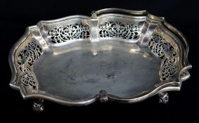 GEORGE V SILVER BASKET, Henry Wigfall, Sheffield 1913, with swing handle and shaped rectangular