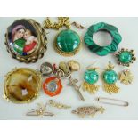 ASSORTED JEWELLERY comprising malachite jewellery, 9ct gold turquoise and seed pearl pendant,