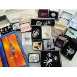 ASSORTED COSTUME JEWELLERY comprising various bar brooches including '1928 Jewelry Co', 'Monty Don',