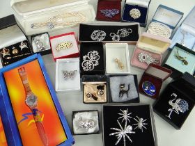 ASSORTED COSTUME JEWELLERY comprising various bar brooches including '1928 Jewelry Co', 'Monty Don',