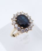 YELLOW METAL SAPPHIRE & DIAMOND CLUSTER RING, the central sapphire 9 x 7mms surrounded by fourteen