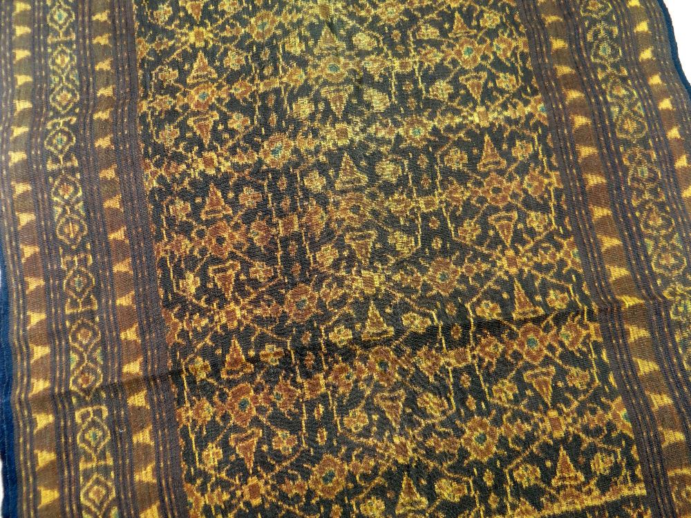 FINE FLORES WARP IKAT LUKA SEMBA (man's shawl), Selenda sinde motif, patola style,170 x 65cms - Image 3 of 3