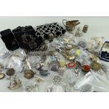 ASSORTED JEWELLERY & SILVER comprising 9ct gold tie pin, 9ct gold bar brooch, various costume and
