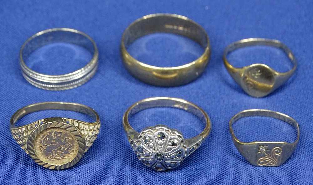 NINE CARAT GOLD RINGS (6) including a wedding band, size T, three signet rings in bent condition,