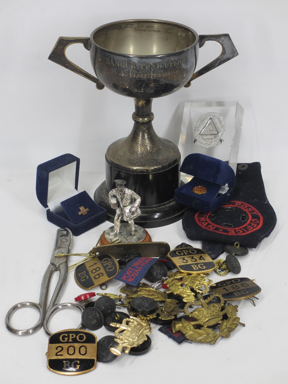 ROYAL MAIL/POST OFFICE COLLECTABLE GOODS to include badges and buttons, etched drinking glassware, - Image 3 of 5