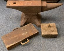 VINTAGE CAST IRON BLACKSMITH'S ANVIL, 39cms H, 88cms L overall, 33cms W, and iron association