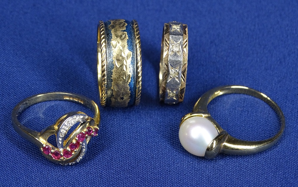 9CT GOLD DRESS RINGS (4) - 11grms gross, one mounted with cultured pearl, size P, one set with red - Image 2 of 2