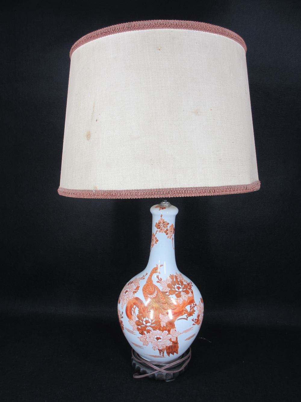 VINTAGE & LATER CHINESE/JAPANESE POTTERY & PORCELAIN WARE to include a large Celadon type vase, 41. - Image 3 of 6