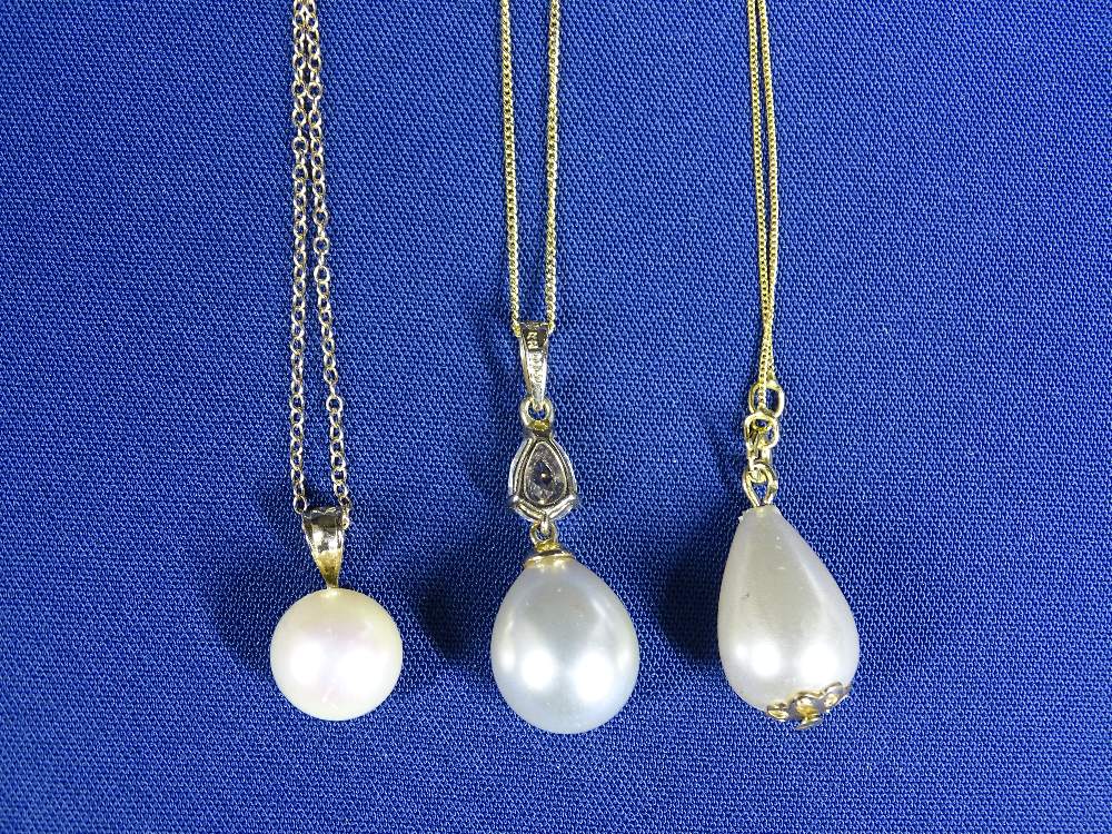 CULTURED PEARL & OTHER JEWELLERY - to include three bracelets, two necklaces, lady's wristwatch with - Image 3 of 4