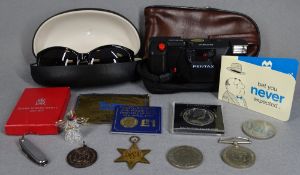 MIXED COLLECTABLES GROUP - including two unmarked Second World War medals, commemorative crowns