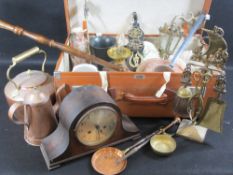 MIXED COLLECTABLES GROUP to include an oak cased mantel clock, Sylvac and other planters, Satsuma