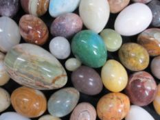 ONYX/MINERAL EGGS, approximately forty five in various sizes