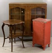 CIRCA 1920s TWO DOOR CHINA CABINET, 143cms H, 104cms W, 30cms D, a mahogany two tier shaped top