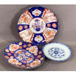 CHINESE BLUE & WHITE DISPLAY PLATE, 19cms diameter and two Imari plates