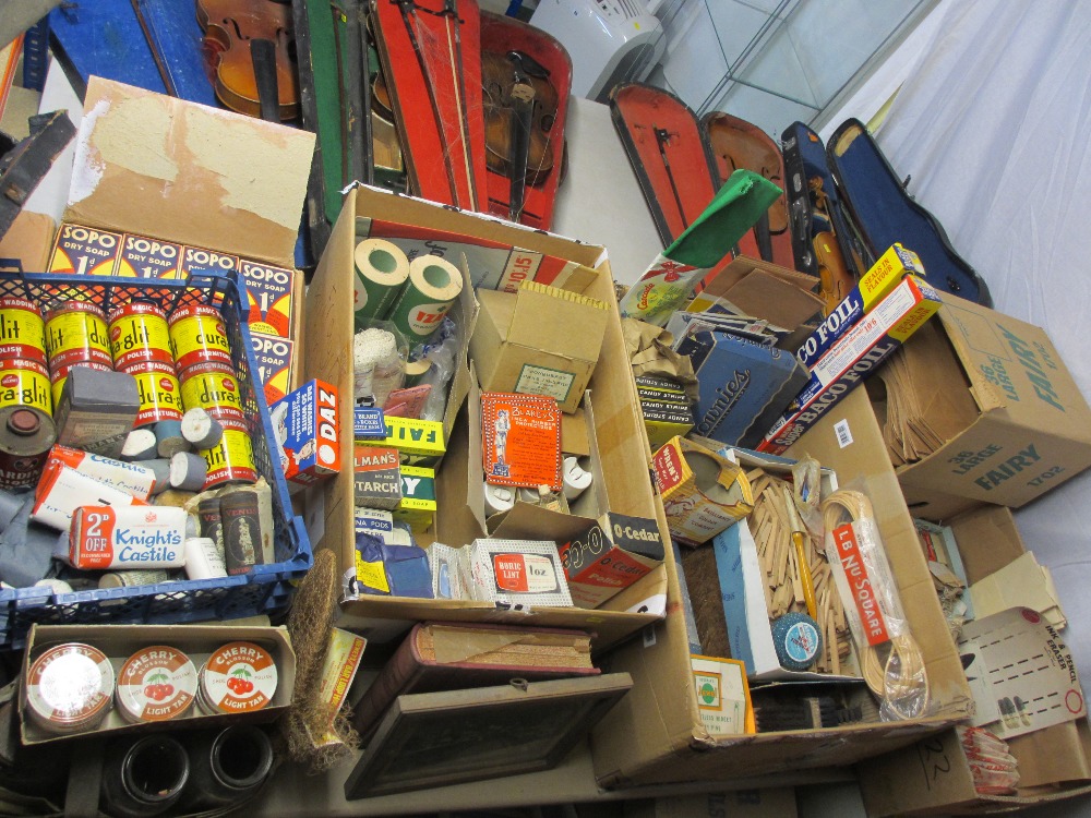 VINTAGE ADVERTISING - residual contents of a shop in various boxes to include Sopo dry soap 1d x