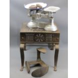 VICTORIAN STEEL FOOTMAN, cast iron kitchen scales and weights, ETC, 30 x 33cms the footman