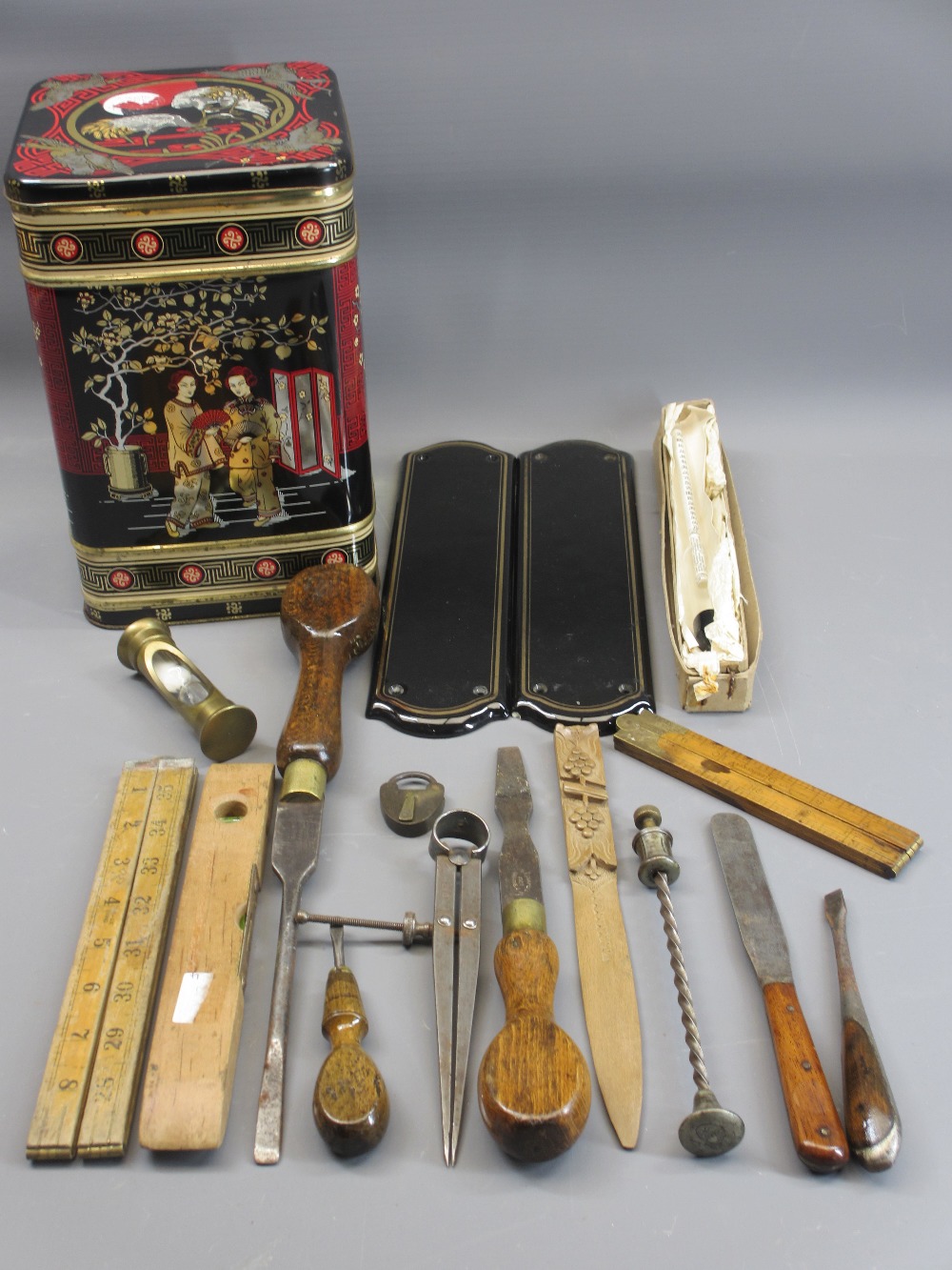 VINTAGE TEA TIN & CONTENTS including a quantity of old polished tools, carved wooden letter knife,
