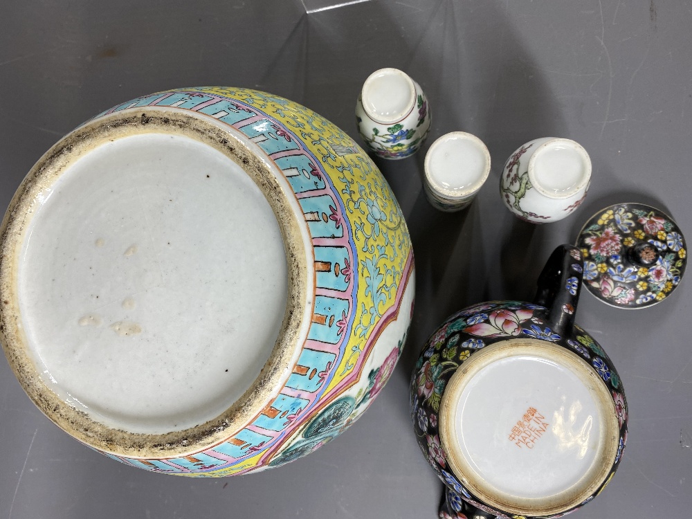 CHINESE PORCELAIN GROUP, 5 ITEMS to include a Famille Rose decorated jar on yellow ground, three - Image 3 of 3