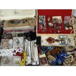 GOOD VINTAGE & LATER COSTUME JEWELLERY with a quantity of empty jewellery boxes to include