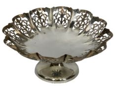 LONDON 1934 PIERCED LOBE PEDESTAL FRUIT BOWL - Maker Emile Viner, 15 ozt, 10.5cms H, 24.25cms