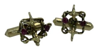 14CT GOLD RUBY SET GENTLEMAN'S CUFFLINKS, A PAIR - the openwork tops with star form detail and two