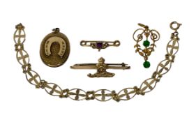 VICTORIAN & LATER 9CT GOLD JEWELLERY, 4 ITEMS plus an unmarked possibly gold horseshoe fronted