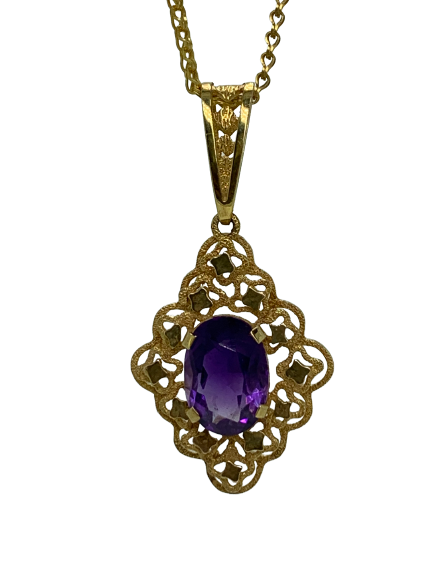 9CT GOLD AMETHYST SET VICTORIAN STYLE PENDANT NECKLACE - having a pierced hanging loop with textured