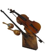 VIOLIN & BOW, 60cms overall L, naive single string instrument and a pair of wooden maracas