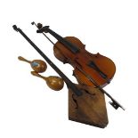 VIOLIN & BOW, 60cms overall L, naive single string instrument and a pair of wooden maracas