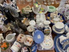 MIXED POTTERY, PORCELAIN & CABINET WARE GROUP - including part tea and coffee sets, figural and