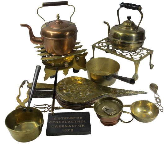 ANTIQUE & LATER COPPER, BRASSWARE & OTHER COLLECTABLES