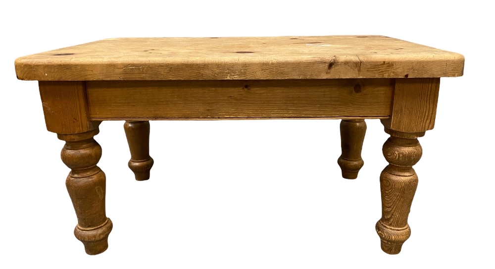 ANTIQUE STYLE PINE COFFEE TABLE, 49cms H, 91cms W, 57cms D