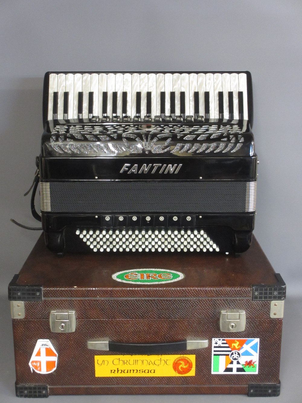 FANTINI PROFESSIONAL PIANO ACCORDION - in black, chrome and mother of pearl effect - Image 2 of 5
