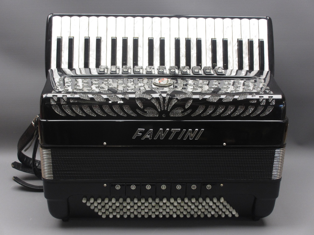 FANTINI PROFESSIONAL PIANO ACCORDION - in black, chrome and mother of pearl effect - Image 3 of 5