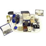 VICTORIAN & LATER JEWELLERY & COLLECTABLES - a mixed group to include a vulcanite pendant locket,