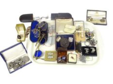 VICTORIAN & LATER JEWELLERY & COLLECTABLES - a mixed group to include a vulcanite pendant locket,