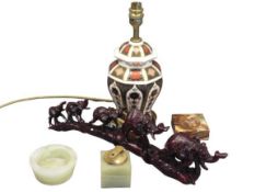 ROYAL CROWN DERBY 1128 PATTERN TABLE LAMP, three onyx table items including a cigarette lighter