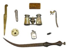 HALLMARKED SILVER and other bijouterie items to include a small vesta case, Birmingham 1894, a