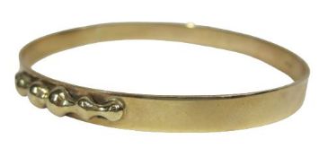 9CT GOLD LADY'S BANGLE - solid with part edge applied decoration, 17.2grms