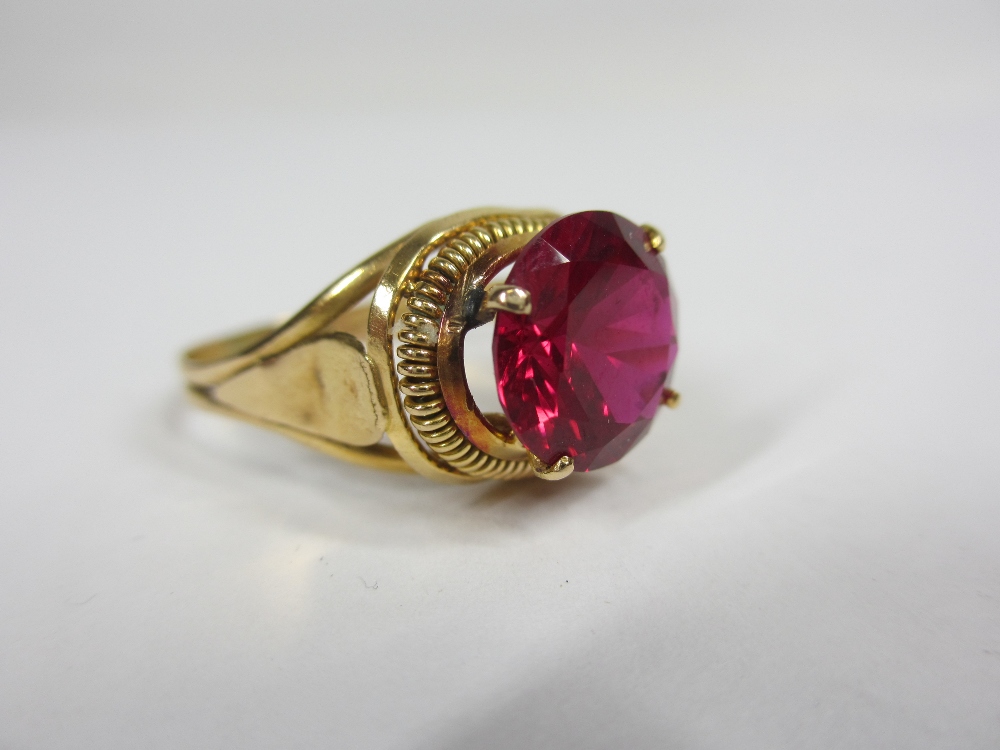 EGYPTIAN GOLD & SOLITAIRE RUBY RING - 10mm diameter stone, indistinct character mark to the gold, - Image 2 of 3