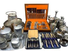 SILVER PLATED ASSORTMENT - Kings pattern cutlery, a near complete set within a wooden box, other