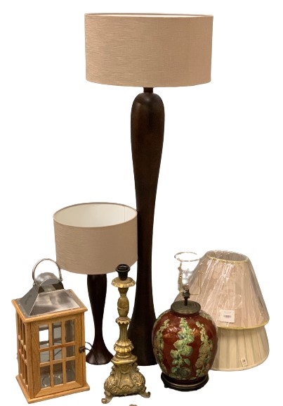 MODERN FURNISHING STANDARD LAMP with a matching table lamp, a reproduction Chinese glass table lamp,